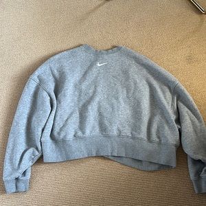 grey nike sweatshirt